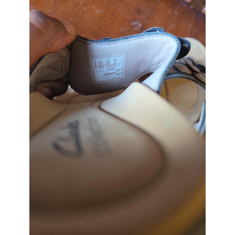 clarks‎ womens sandals size 7.5  wide - Picture 4 of 6